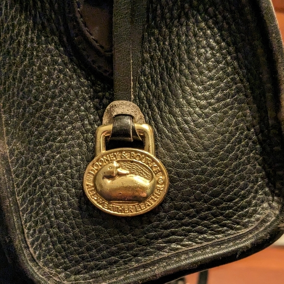 Vintage Dooney and Bourke Crossbody - Picture 7 of 7